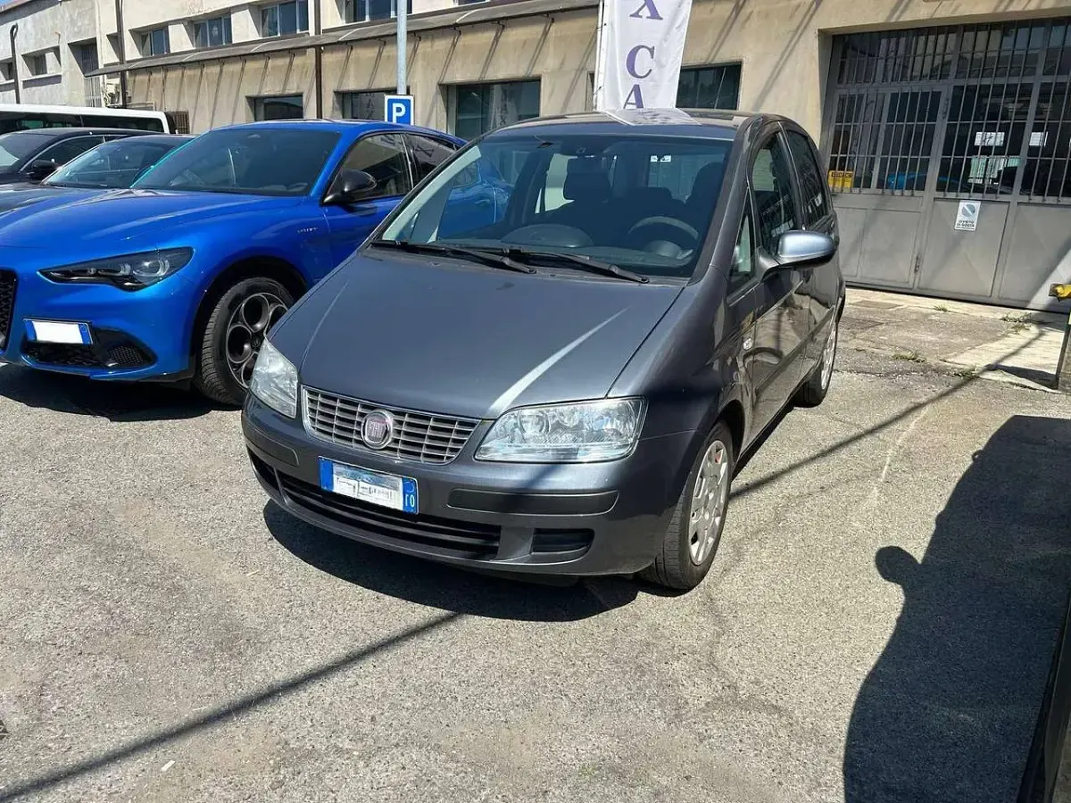 Usata Fiat Idea Active 95 CV (69 kW) 2011 Grigio patrizia Monovolume