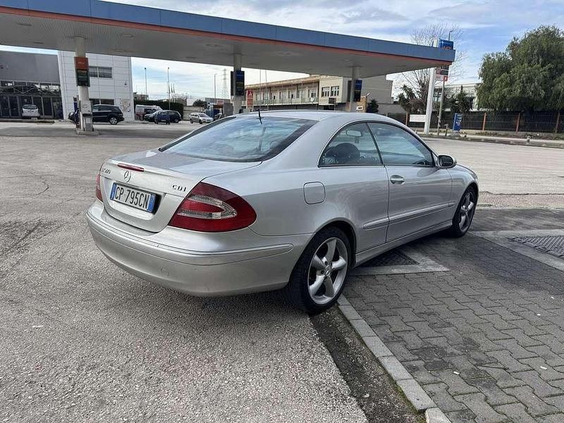 Usata Mercedes CLK270 Avantgarde 170 CV (125 kW) 2004 Argento Coupé