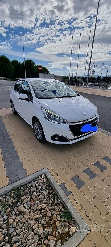 Usata Peugeot 208 2016 Bianco Utilitaria