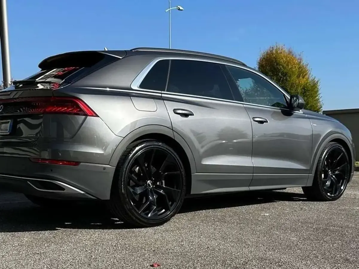 Usata Audi Q8 Sport 286 CV (210 kW) 2019 Grigio SUV