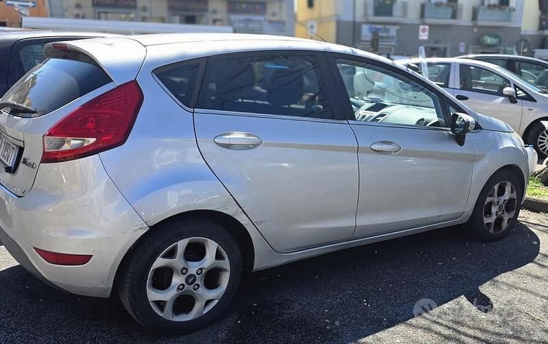 Usata Ford Fiesta Titanium 96 CV (70 kW) 2010 Utilitaria