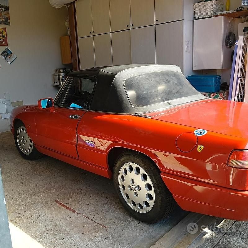 Usata Alfa Romeo Spider 122 CV (89 kW) 1992 Rosso Cabrio