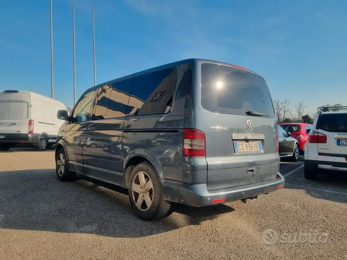 Usata VW Multivan Comfortline 131 CV (96 kW) 2005 Grigio Monovolume