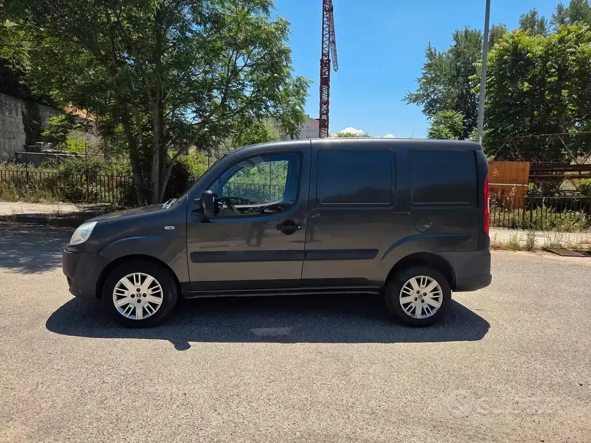 Usata Fiat Doblò 105 CV (77 kW) 2007 Grigio Monovolume