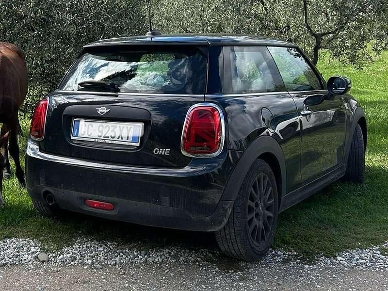 Usata Mini ONE 75 CV (55 kW) 2020 Nero Utilitaria