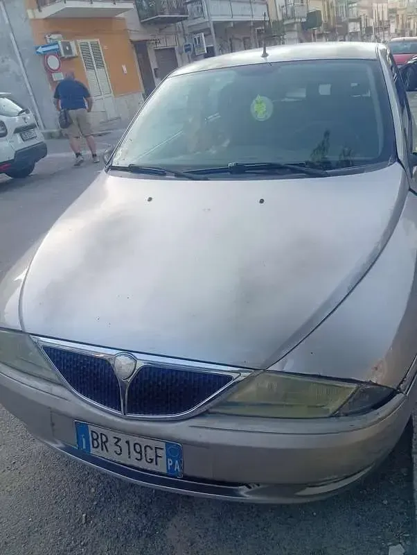 Usata Lancia Ypsilon 60 CV (44 kW) 2001 Utilitaria