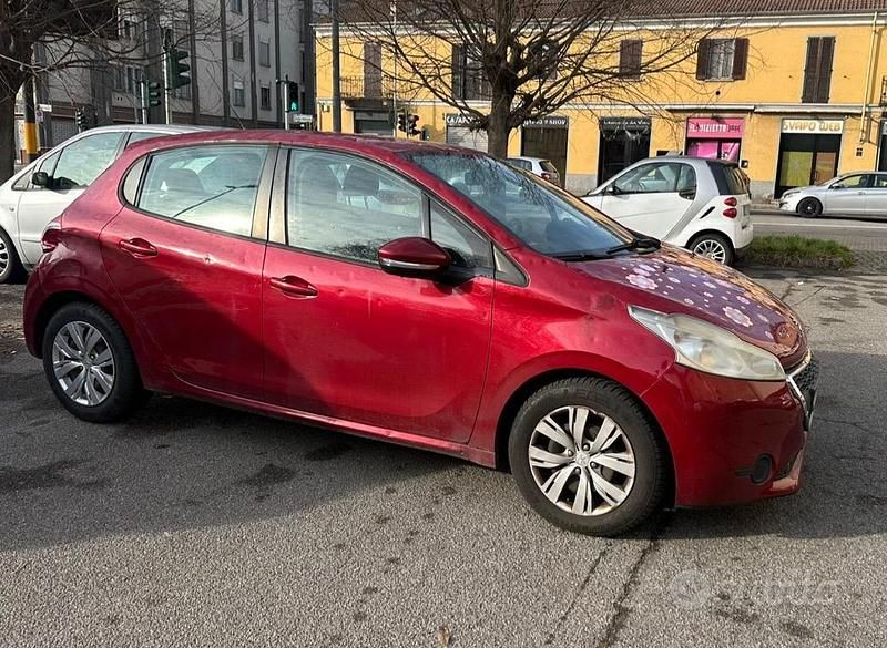 Usata Peugeot 208 68 CV (50 kW) 2012 Rosso Utilitaria