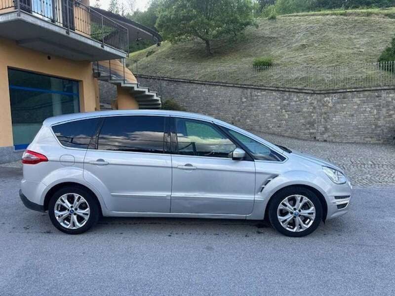 Begagnad Ford S-MAX Titanium 163 HK (119 kW) 2011 Silver Minibuss