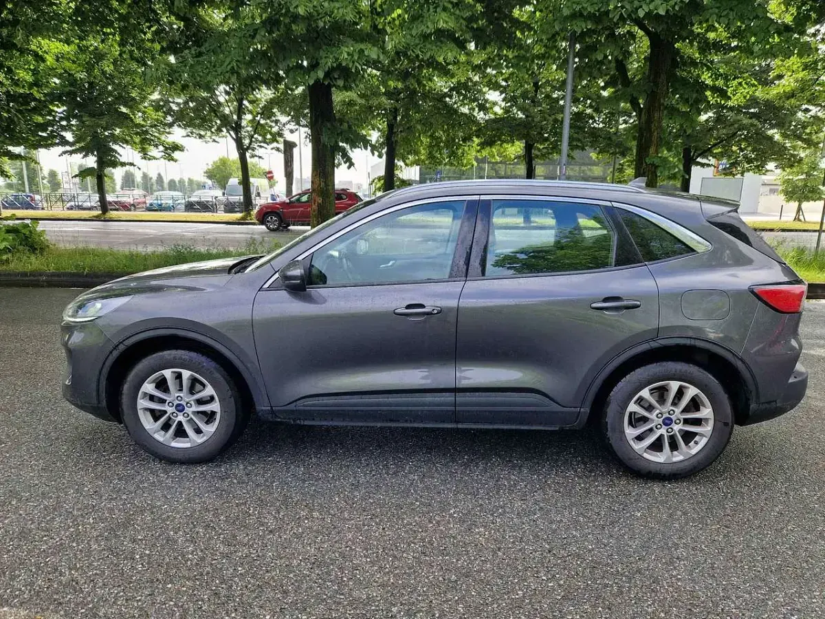 Usata Ford Kuga Titanium 120 CV (88 kW) 2021 Grigio SUV