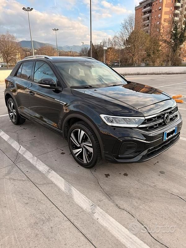 Usata VW T-Roc R-line 150 CV (110 kW) 2024 Nero SUV
