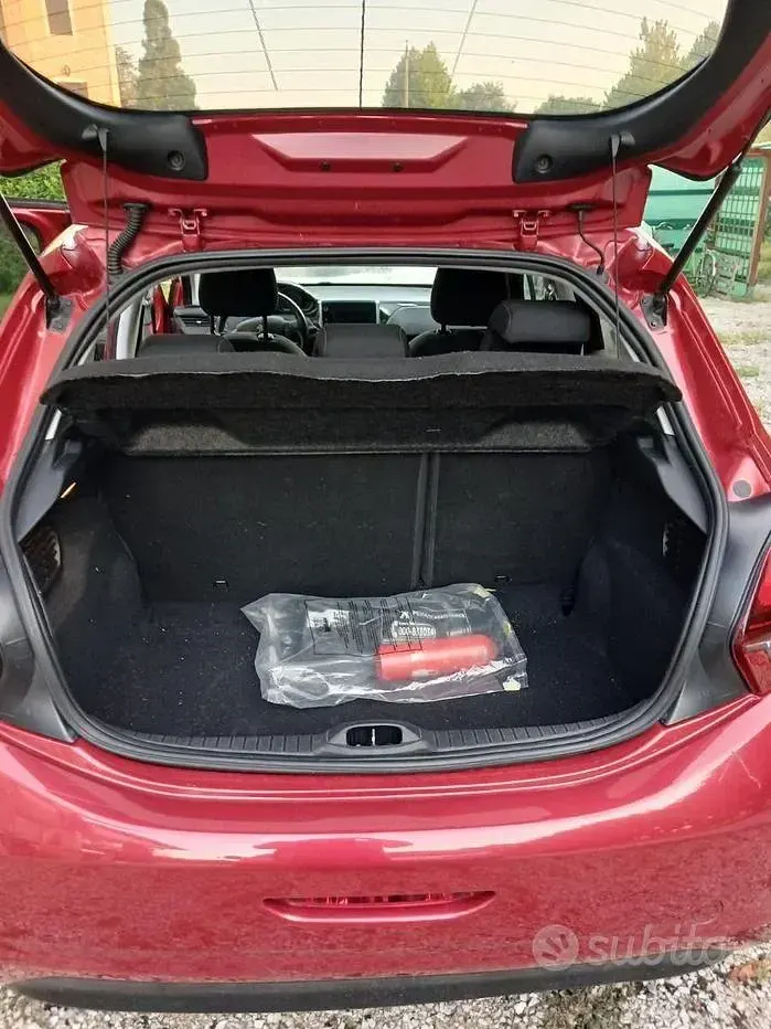 Usata Peugeot 208 82 CV (60 kW) 2017 Rosso Utilitaria