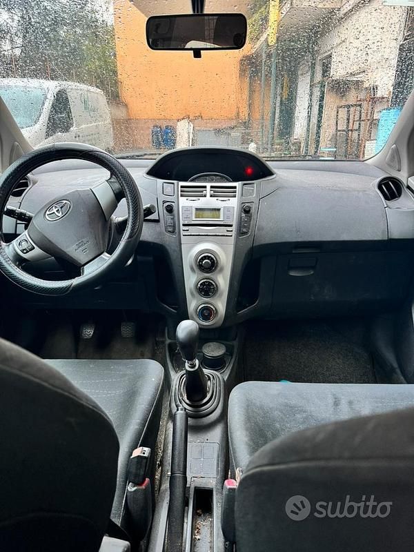 Usata Toyota Yaris 92 CV (67 kW) 2006 Verde Utilitaria