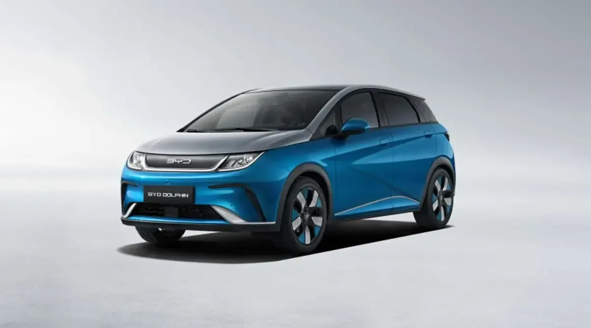 Nuova BYD Dolphin Comfort 64 kW (88 CV) 2025 Argento Utilitaria