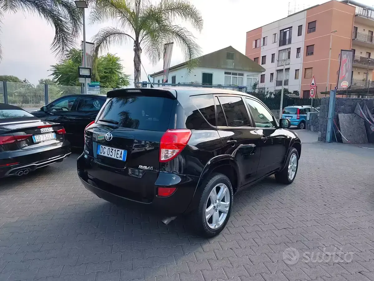 Usata Toyota RAV4 Luxury 136 CV (100 kW) 2008 Nero SUV