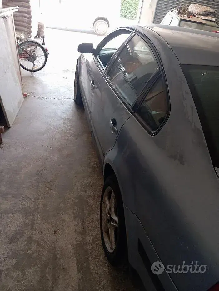 Usata VW Passat 125 CV (91 kW) 1997 Bluazzurro Berlina