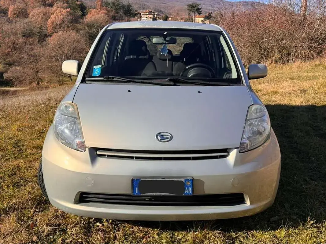 Usata Daihatsu Sirion 87 CV (63 kW) 2006 Grigio Utilitaria