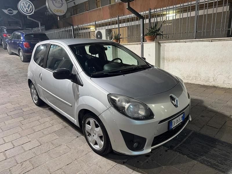 Usata Renault Twingo Dynamique 75 CV (55 kW) 2011 Gray Utilitaria