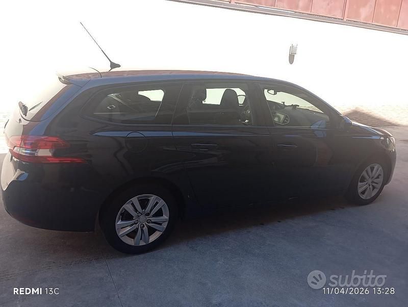 Usata Peugeot 308 SW 120 CV (88 kW) 2017 Blu Station wagon