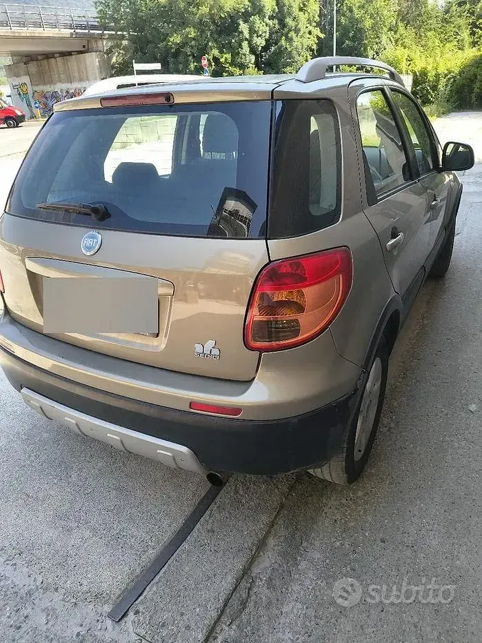 Usata Fiat Sedici 120 CV (88 kW) 2007 Verde SUV