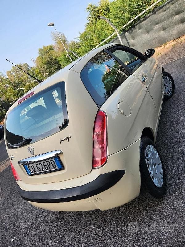 Usata Lancia Ypsilon 60 CV (44 kW) 2006 Giallo Utilitaria