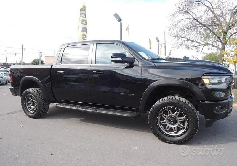 Usata RAM 1500 401 CV (294 kW) 2022 Nero Pick-up