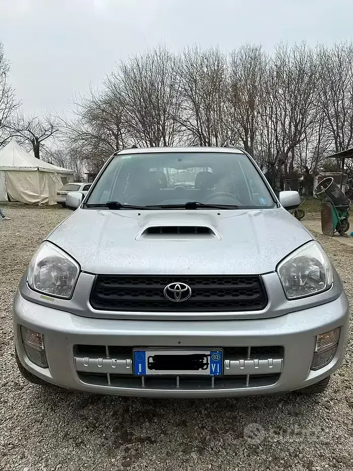 Usata Toyota RAV4 116 CV (85 kW) 2002 Grigio SUV