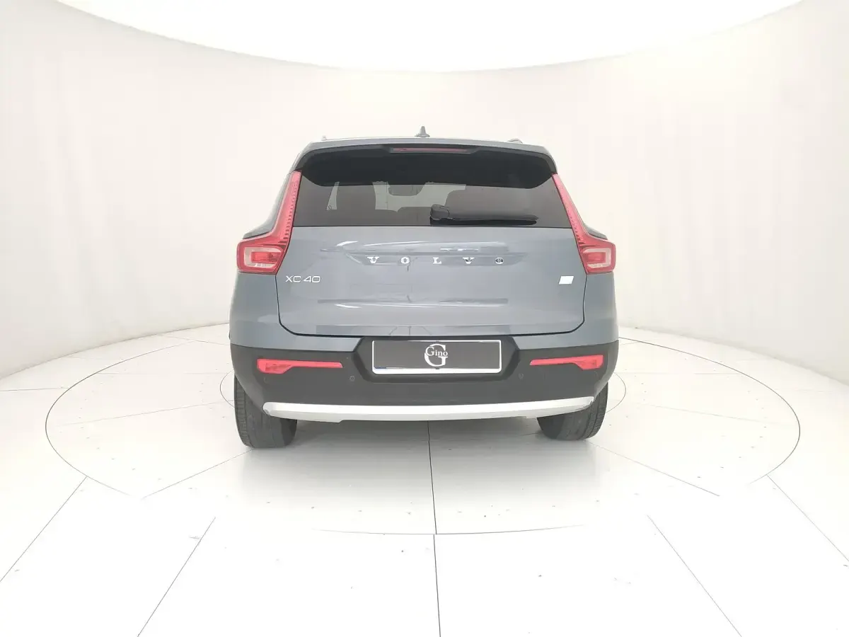 Usata Volvo XC40 Core 129 CV (94 kW) 2022 Grigio SUV