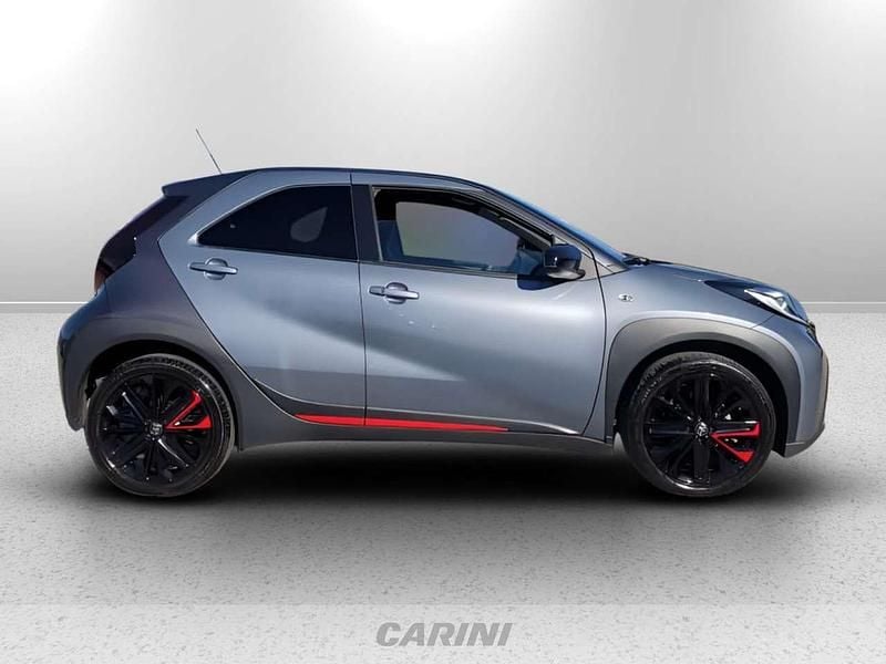Usata Toyota Aygo X 72 CV (52 kW) 2023 Celestite grey & black SUV