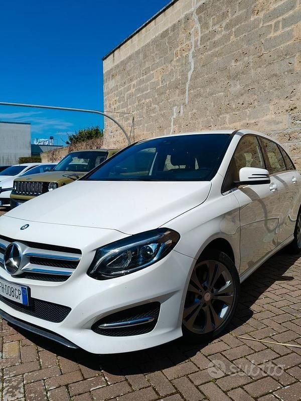 Usata Mercedes B200 Executive 135 CV (99 kW) 2017 Bianco Monovolume