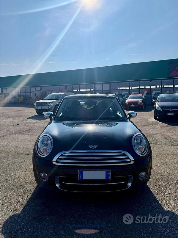 Usata Mini Cooper D 111 CV (81 kW) 2012 Nero Utilitaria