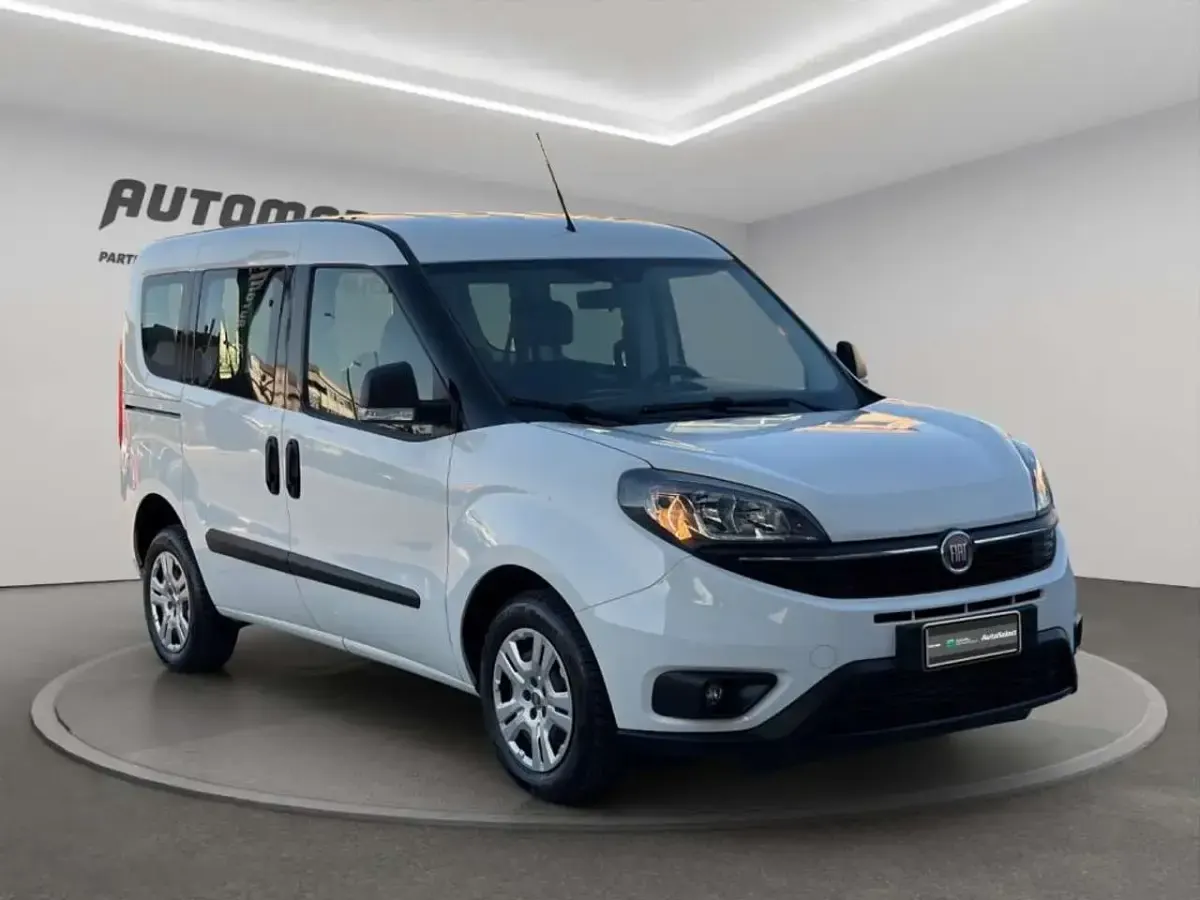 Usata Fiat Doblò 90 CV (66 kW) 2021 Bianco Monovolume