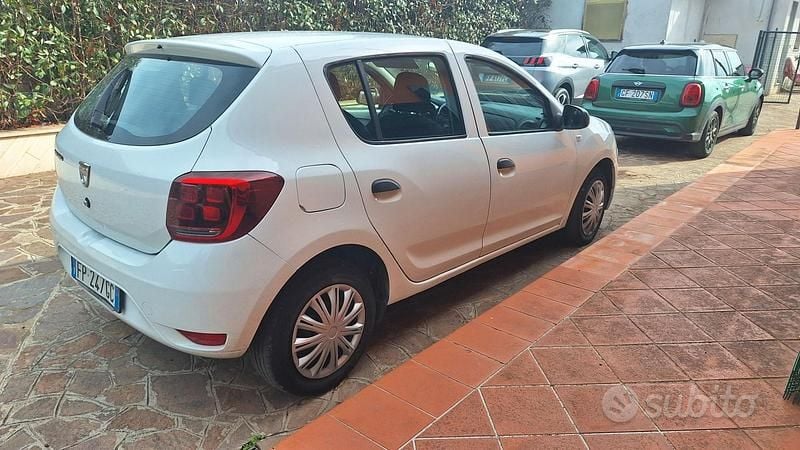 Bianco Usata 2018 Dacia Sandero Due volumi | 5900 € (Super prezzo) - Immagine 1/4