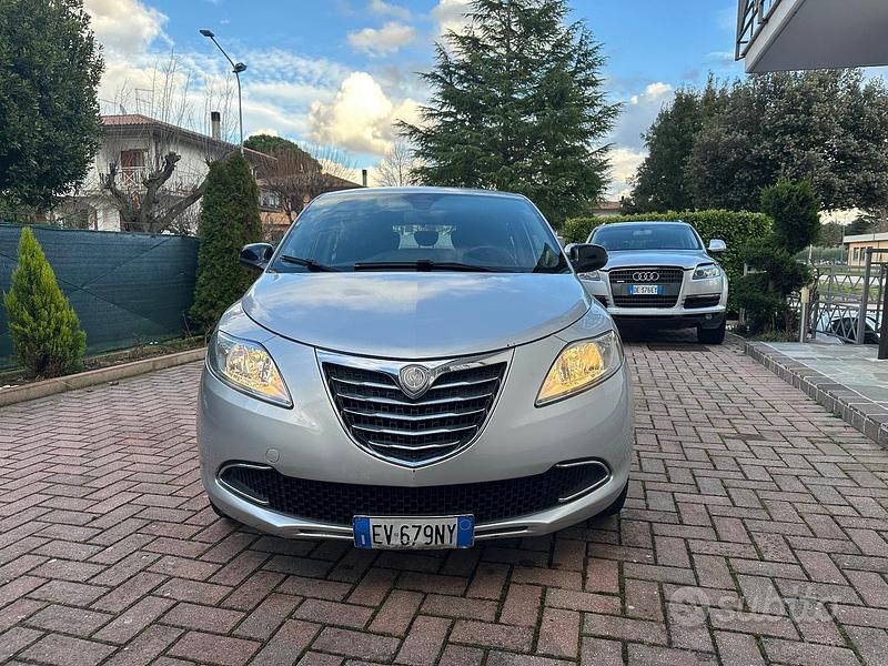 Usata Lancia Ypsilon Platinum 69 CV (50 kW) 2014 Grigio Utilitaria