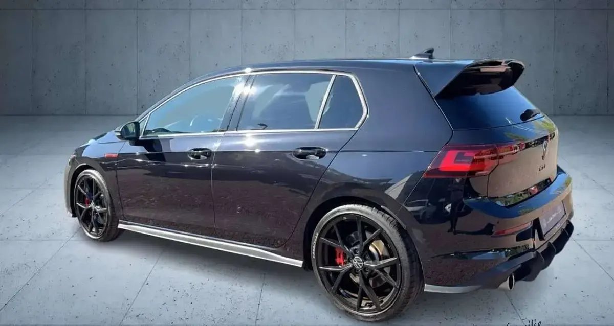 Begagnad VW Golf VIII GTI 245 HK (180 kW) 2022 Svart Sedan