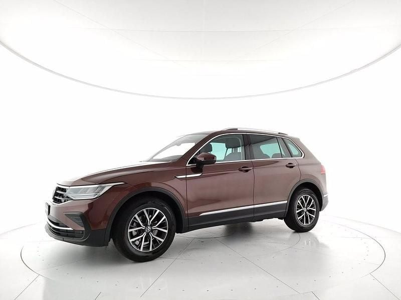 Gebraucht VW Tiguan Life 150 PS (110 kW) 2022 Braun SUV