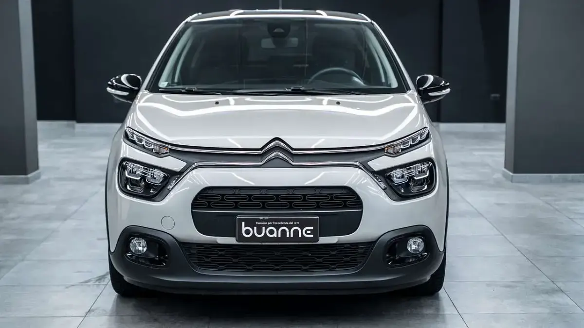 Usata Citroën C3 Shine 102 CV (75 kW) 2024 Grigio perlato metall SUV