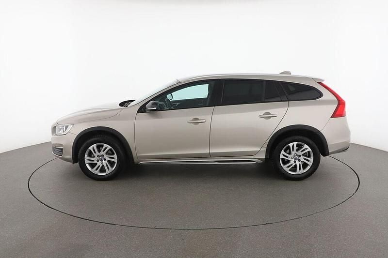 Usata Volvo V60 CC Momentum 150 CV (110 kW) 2017 Beige Station wagon