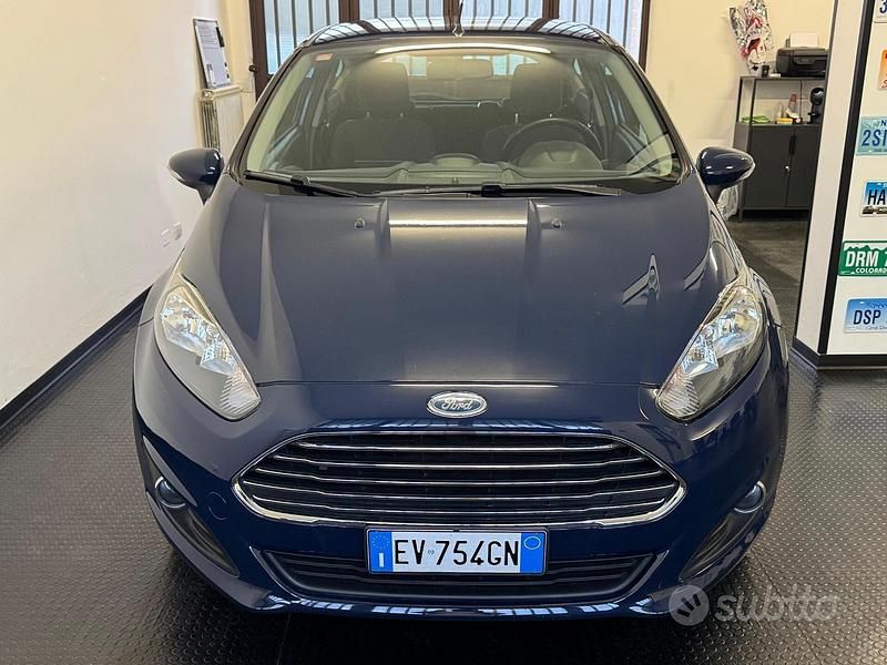 Usata Ford Fiesta 96 CV (70 kW) 2014 Blu Utilitaria