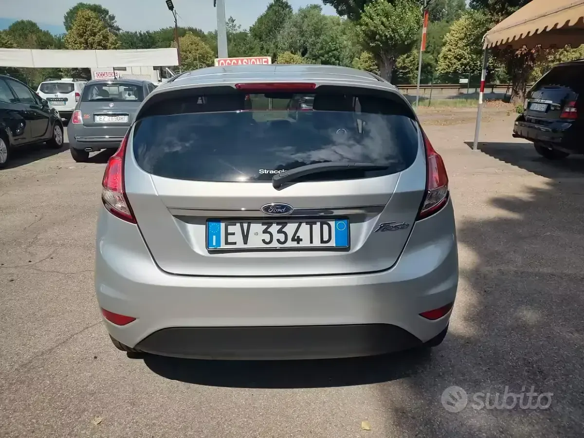 Usata Ford Fiesta Titanium 75 CV (55 kW) 2014 Grigio Utilitaria