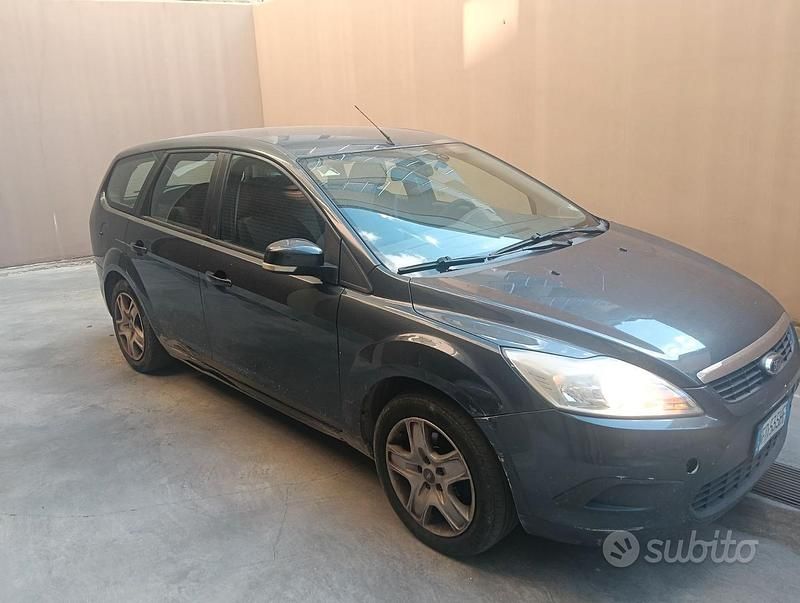 Usata Ford Focus 110 CV (80 kW) 2010 Grigio Station wagon