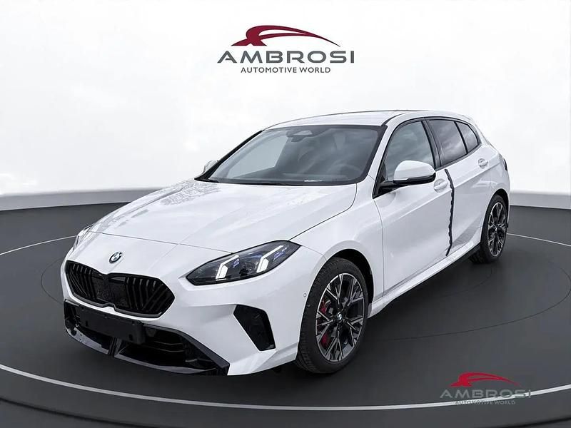 Nuova BMW 118 M Sport 150 CV (110 kW) 2025 Alpin white pastello Utilitaria