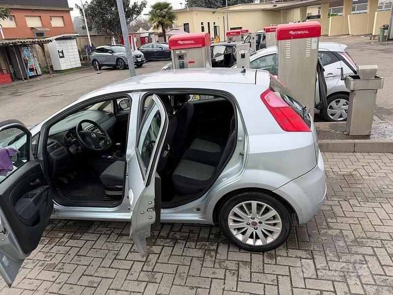 Usata Fiat Punto 77 CV (56 kW) 2010 Grigio Utilitaria