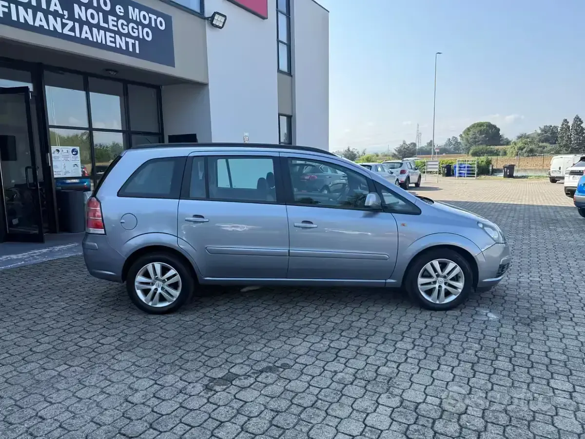 Usata Opel Zafira Enjoy 94 CV (69 kW) 2007 Grigio Monovolume