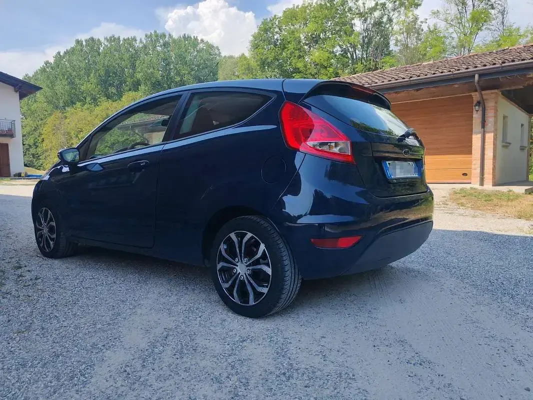 Usata Ford Fiesta 90 CV (66 kW) 2009 Bluazzurro Berlina
