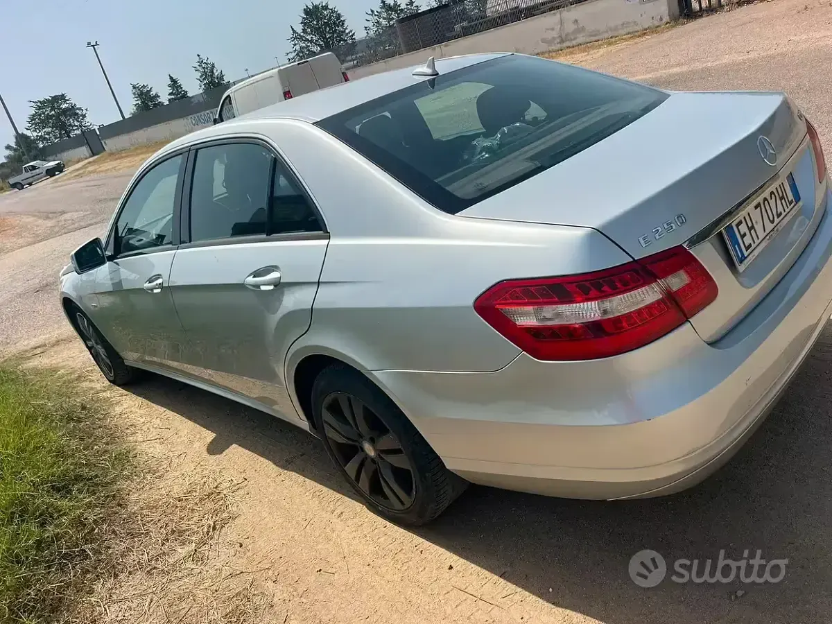 Usata Mercedes E250 204 CV (150 kW) 2011 Grigio Berlina