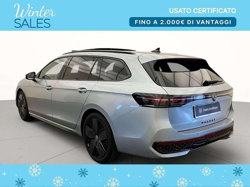 Nuova VW Passat R-line 150 CV (110 kW) 2025 Dolomite silver metallizzato Station wagon