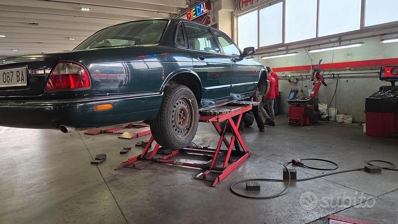 Usata Jaguar XJ8 211 CV (155 kW) 1997 Verde Berlina
