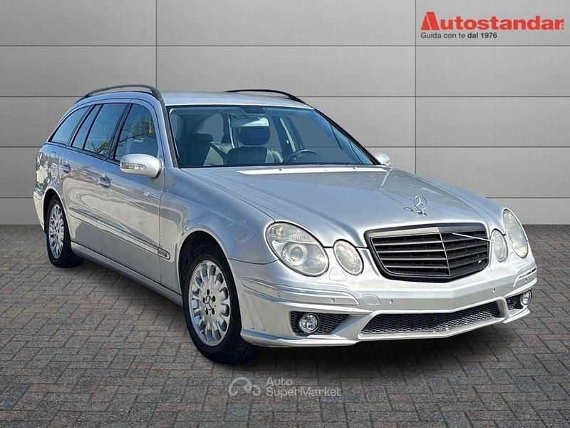 Usata Mercedes E320 224 CV (164 kW) 2006 Argento Berlina