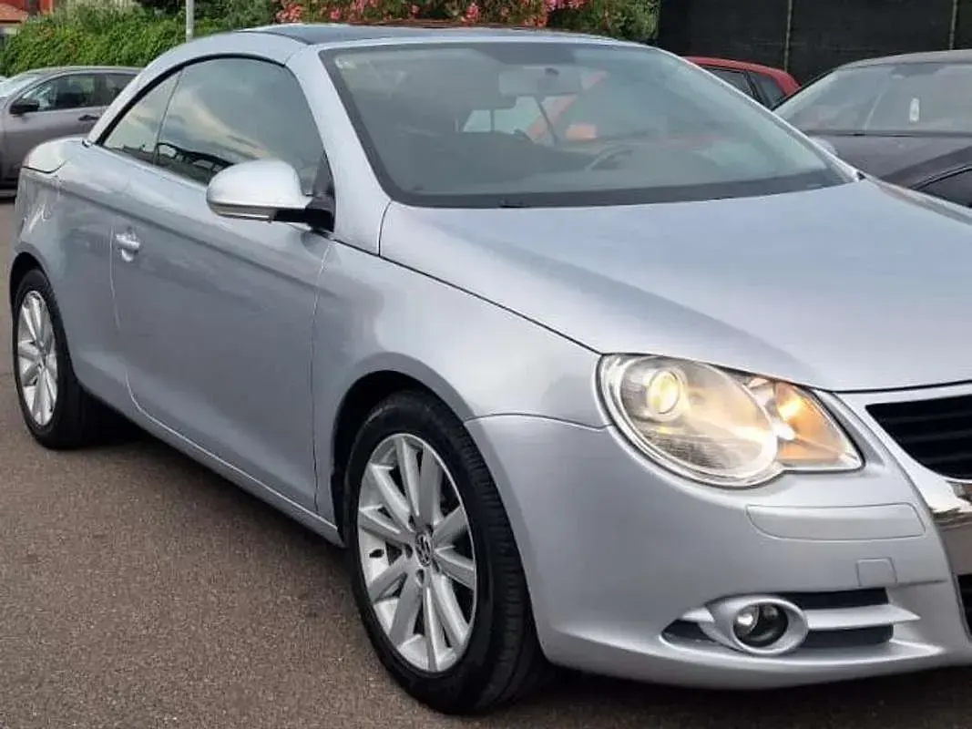 Usata VW Eos 150 CV (110 kW) 2006 Argento Cabrio