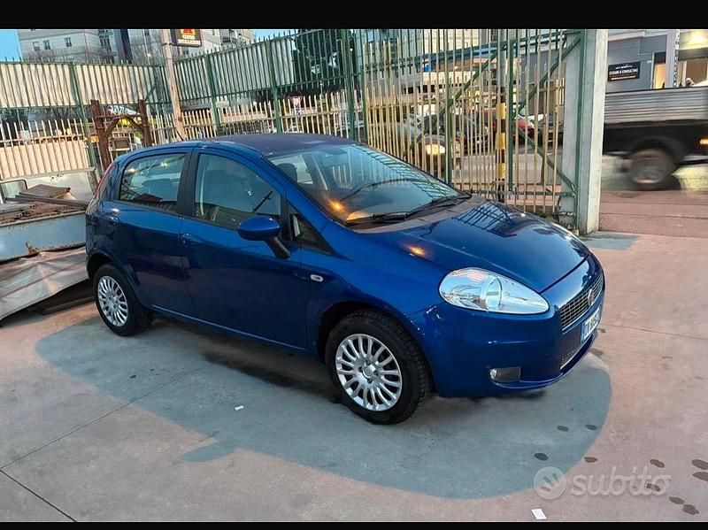 Usata Fiat Grande Punto 2009 Blu Utilitaria